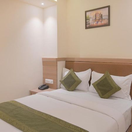 Hotel West Blue By WB Economy, Andheri - W , Mumbai Bagian luar foto
