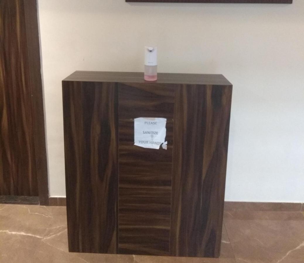 Hotel West Blue By WB Economy, Andheri - W , Mumbai Bagian luar foto