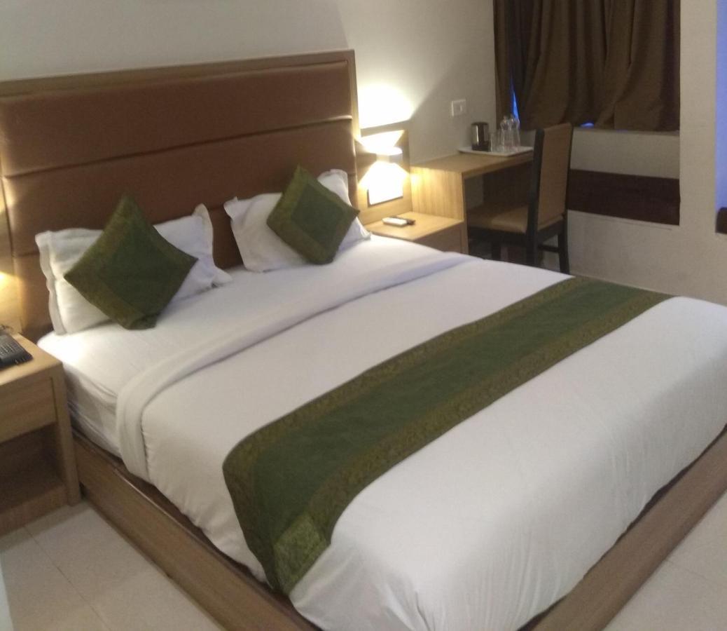 Hotel West Blue By WB Economy, Andheri - W , Mumbai Bagian luar foto