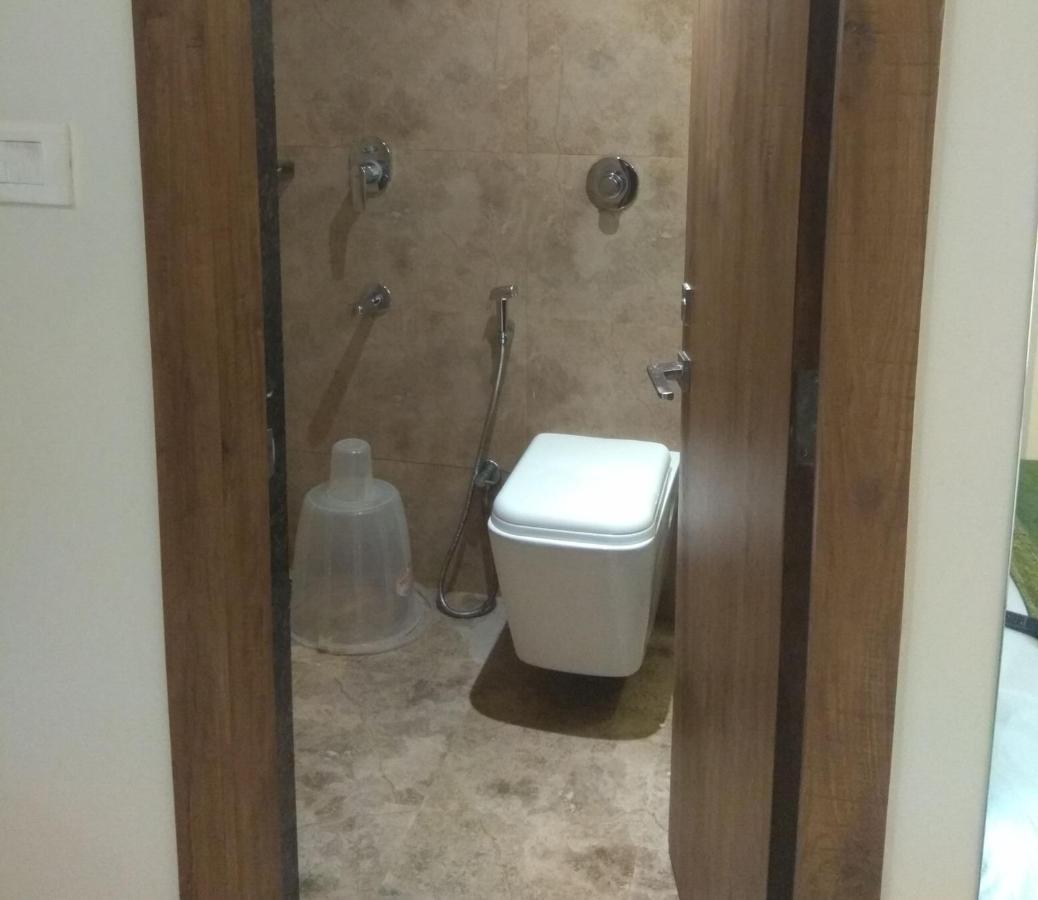 Hotel West Blue By WB Economy, Andheri - W , Mumbai Bagian luar foto