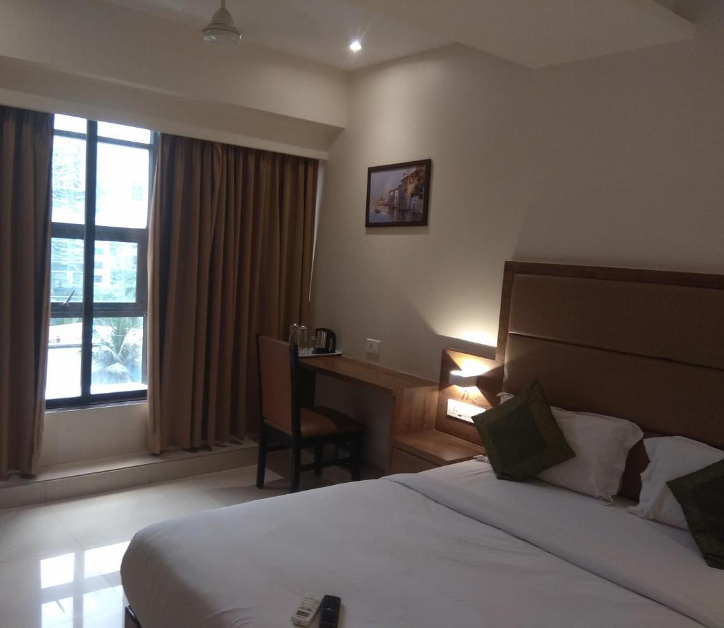 Hotel West Blue By WB Economy, Andheri - W , Mumbai Bagian luar foto
