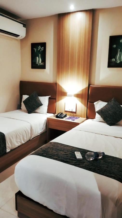 Hotel West Blue By WB Economy, Andheri - W , Mumbai Bagian luar foto