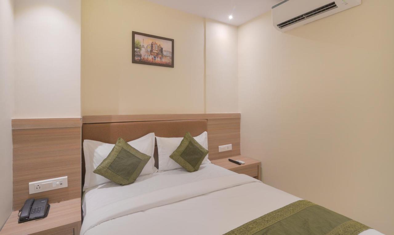 Hotel West Blue By WB Economy, Andheri - W , Mumbai Bagian luar foto
