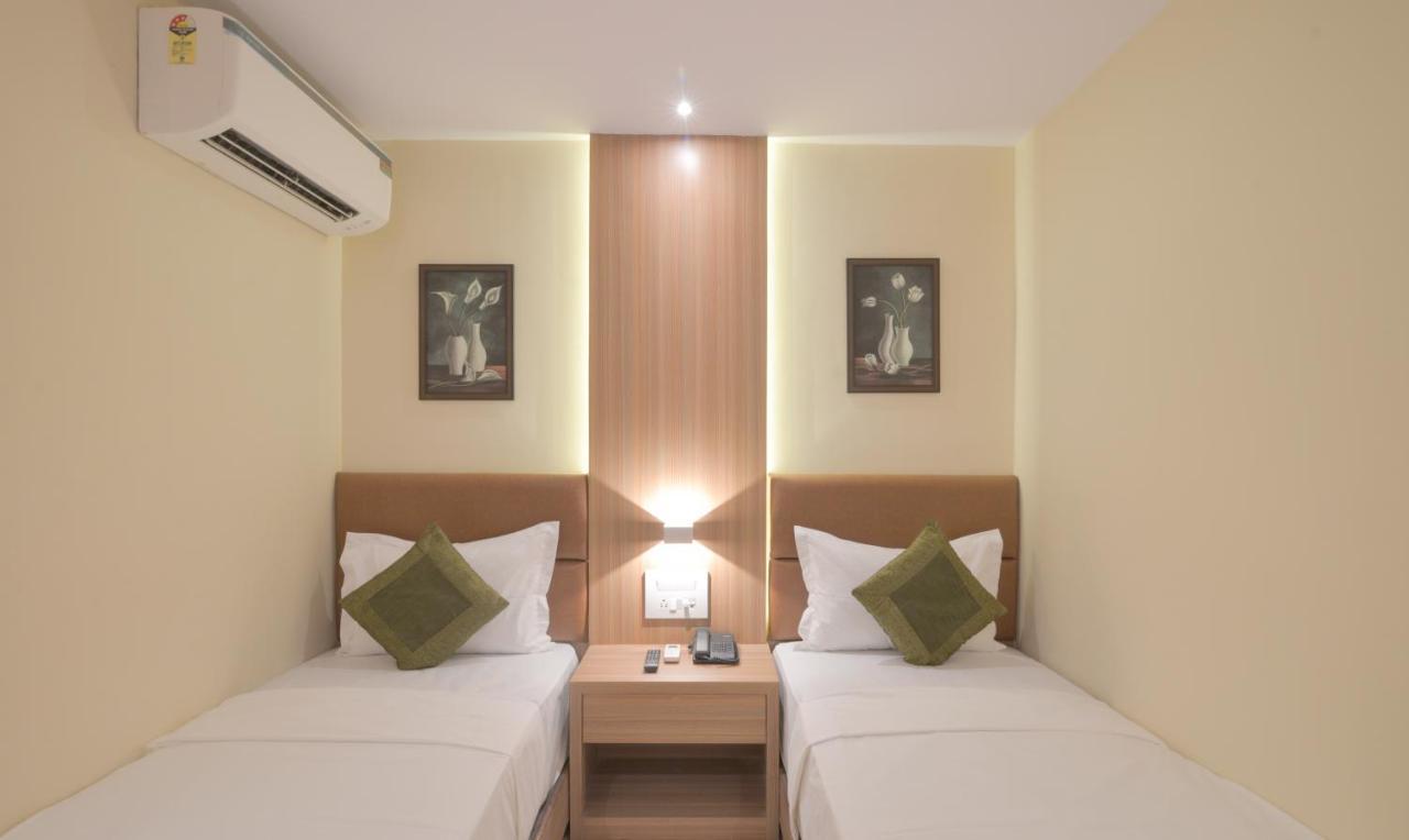 Hotel West Blue By WB Economy, Andheri - W , Mumbai Bagian luar foto