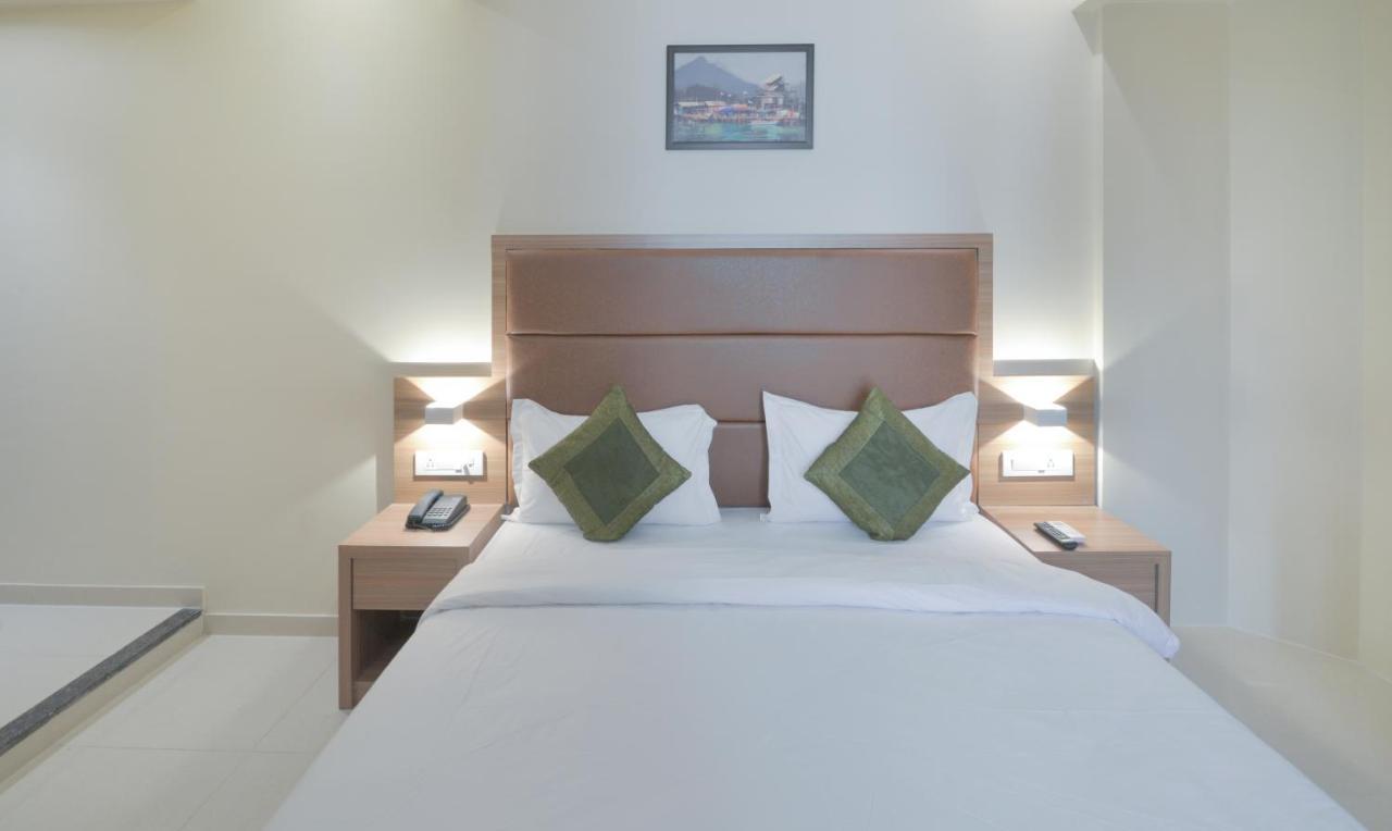 Hotel West Blue By WB Economy, Andheri - W , Mumbai Bagian luar foto