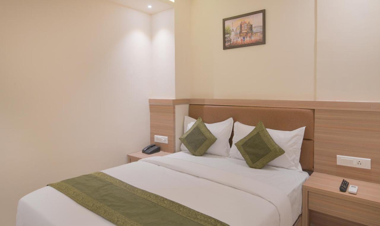 Hotel West Blue By WB Economy, Andheri - W , Mumbai Bagian luar foto