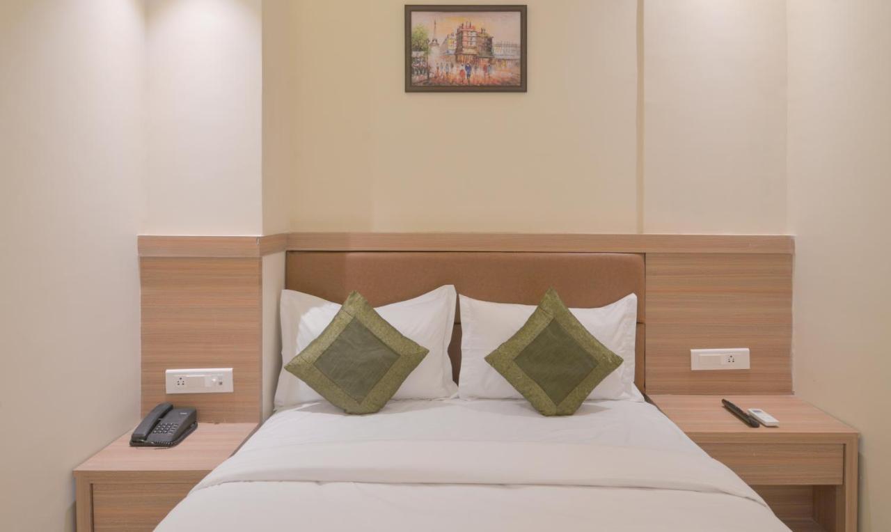 Hotel West Blue By WB Economy, Andheri - W , Mumbai Bagian luar foto
