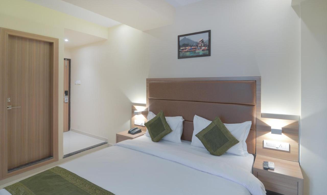 Hotel West Blue By WB Economy, Andheri - W , Mumbai Bagian luar foto