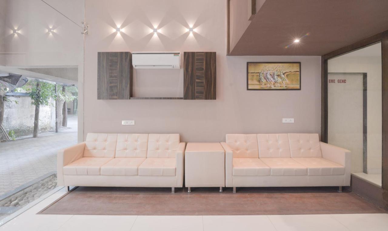 Hotel West Blue By WB Economy, Andheri - W , Mumbai Bagian luar foto