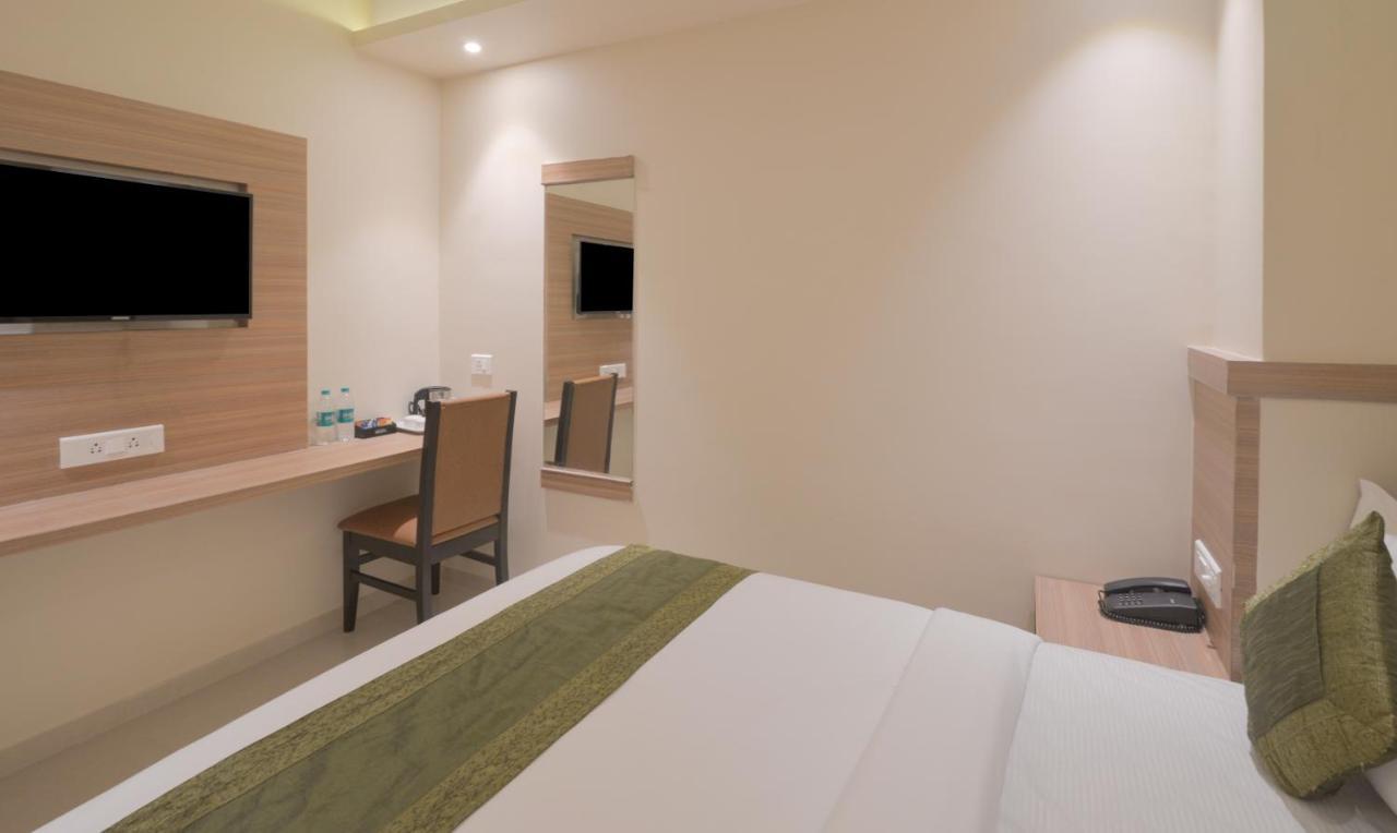 Hotel West Blue By WB Economy, Andheri - W , Mumbai Bagian luar foto