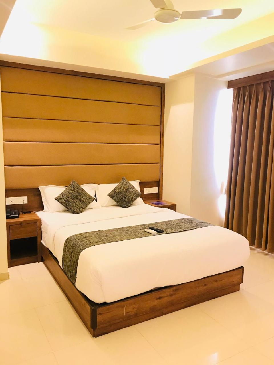 Hotel West Blue By WB Economy, Andheri - W , Mumbai Bagian luar foto