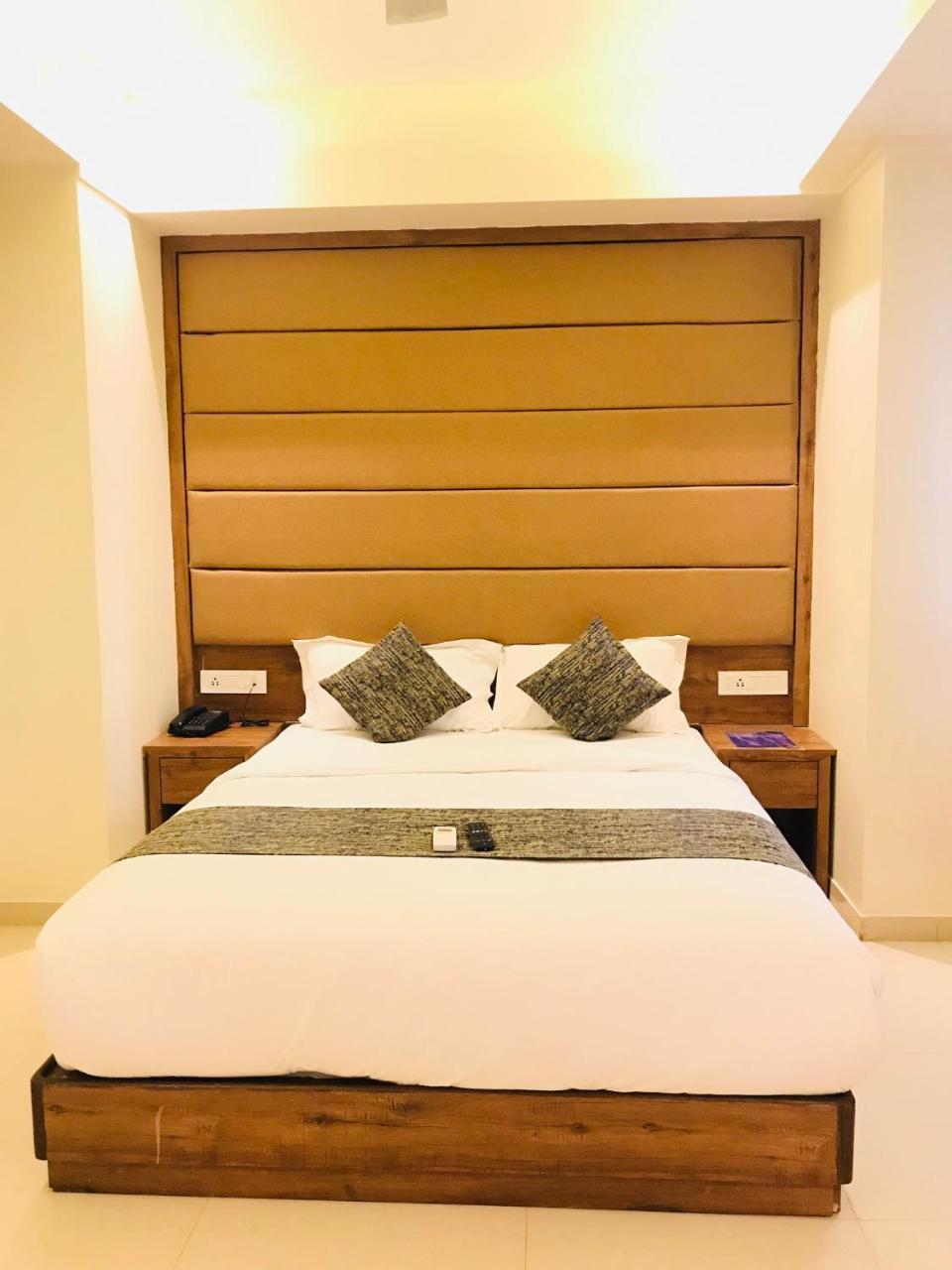 Hotel West Blue By WB Economy, Andheri - W , Mumbai Bagian luar foto