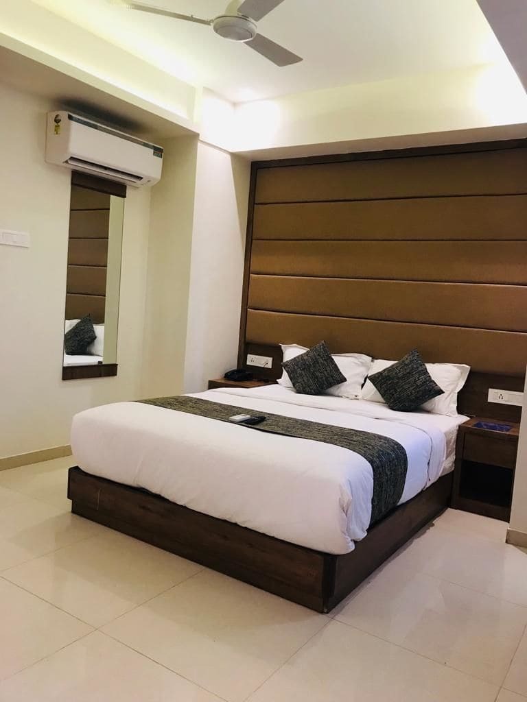 Hotel West Blue By WB Economy, Andheri - W , Mumbai Bagian luar foto